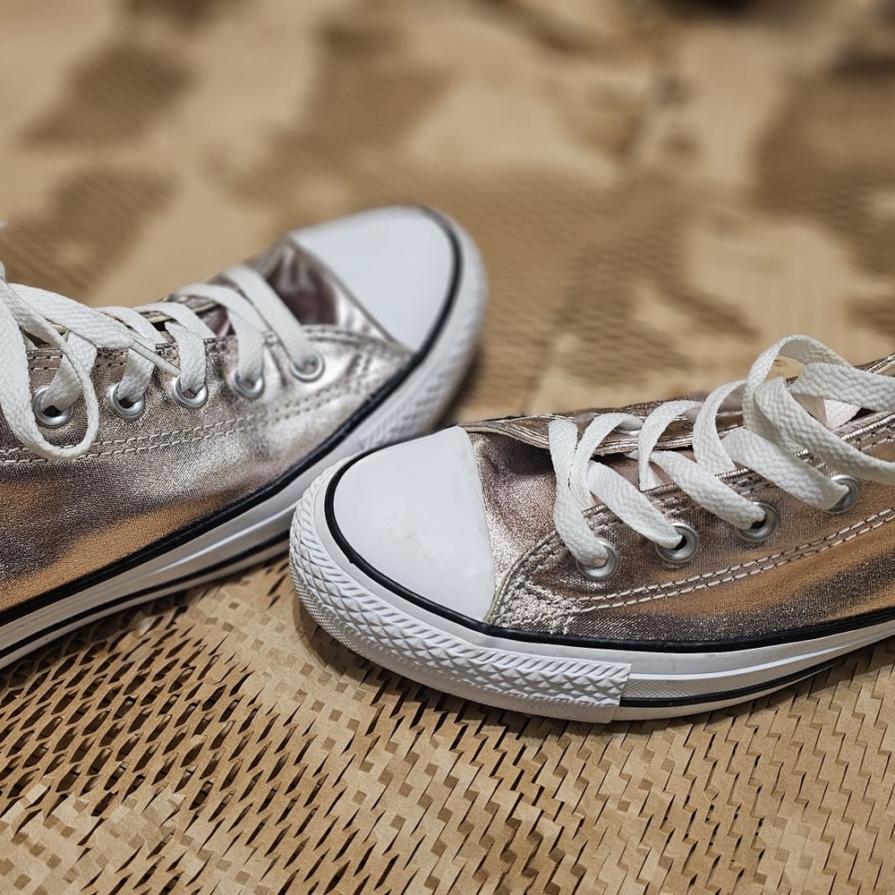 Stylish Women' Metallic Sneakers